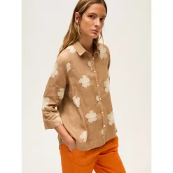 Camicia in lino con ricami tinto capo